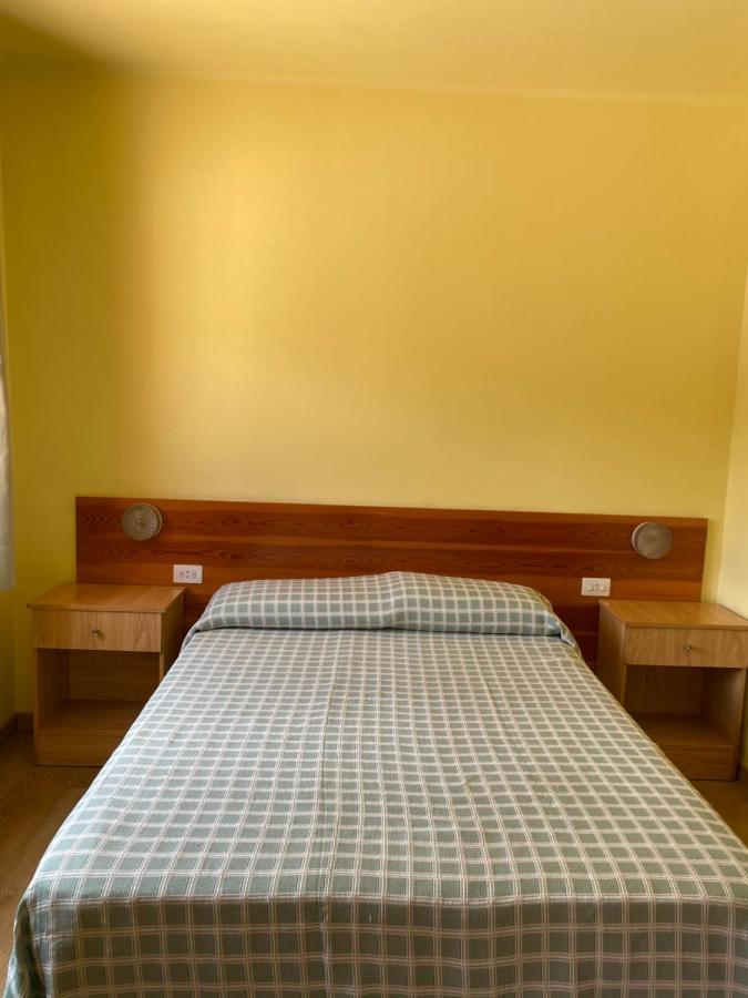Hostal Alt Llobregat Castellar De N'Hug Exterior foto