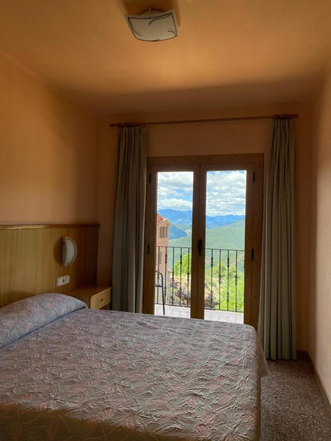 Hostal Alt Llobregat Castellar De N'Hug Exterior foto