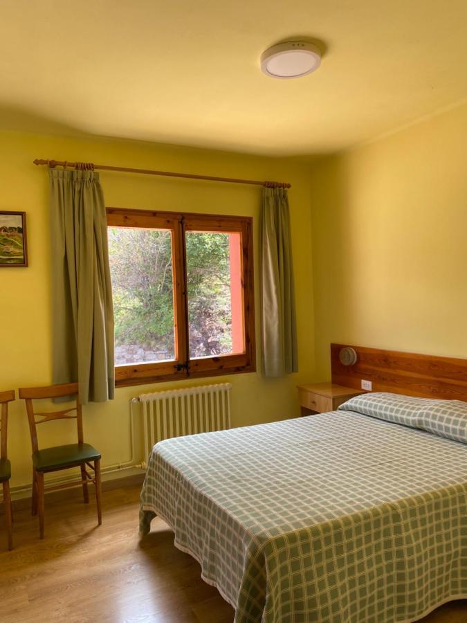 Hostal Alt Llobregat Castellar De N'Hug Exterior foto